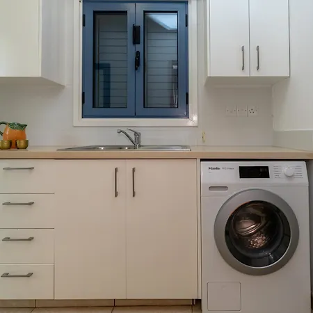 فيلة Niki Seaview Dps27 بروتاراس